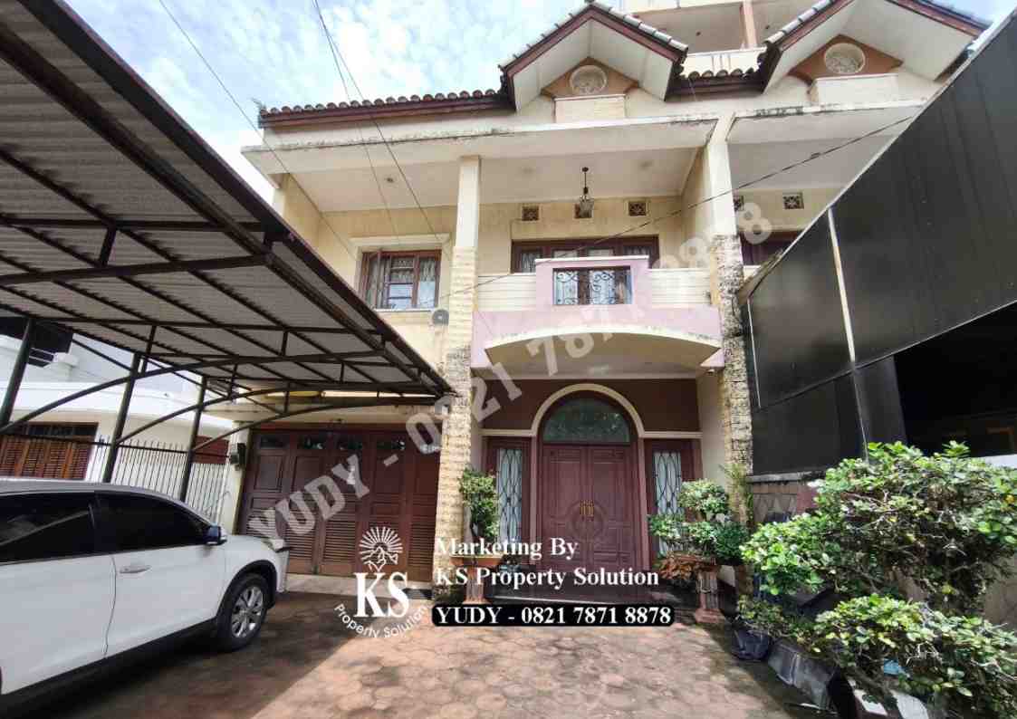 Dijual Rumah Mewah Parkir super luas di Jalan H. Abdul Rozak, Simpang Patal, Kota Palembang 