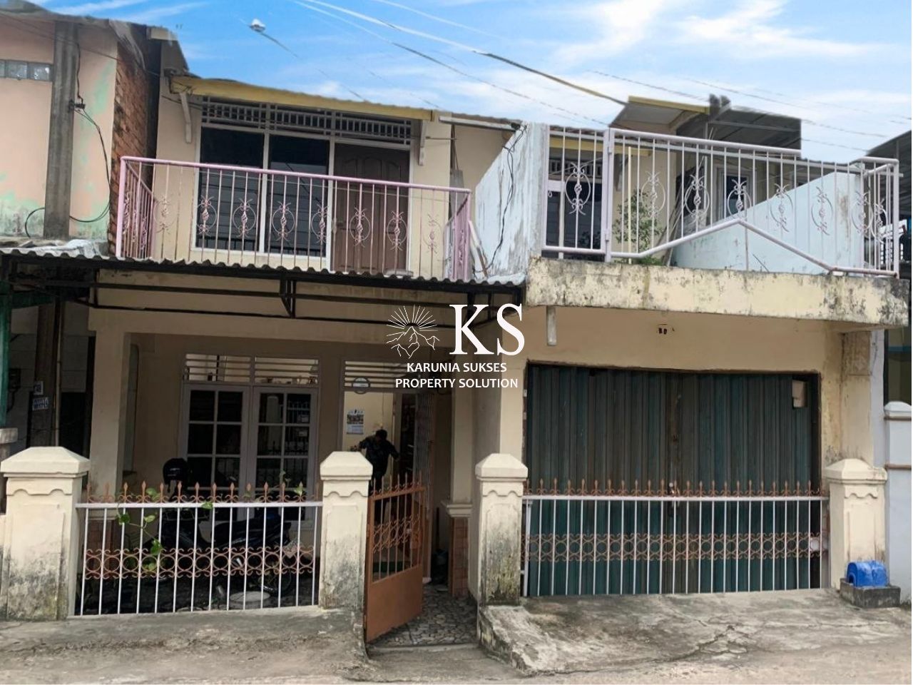Dijual Rumah siap usaha di komplek Bougenville KM 7 Kota Palembang 